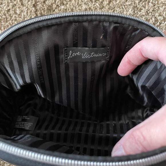 Victoria secret make up bag - Picture 2 of 3